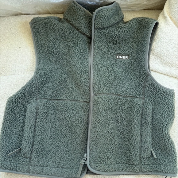 ONER ACTIVE ZIP THROUGH FLEECE GILET ALPINE GREEN. - Picture 4 of 6